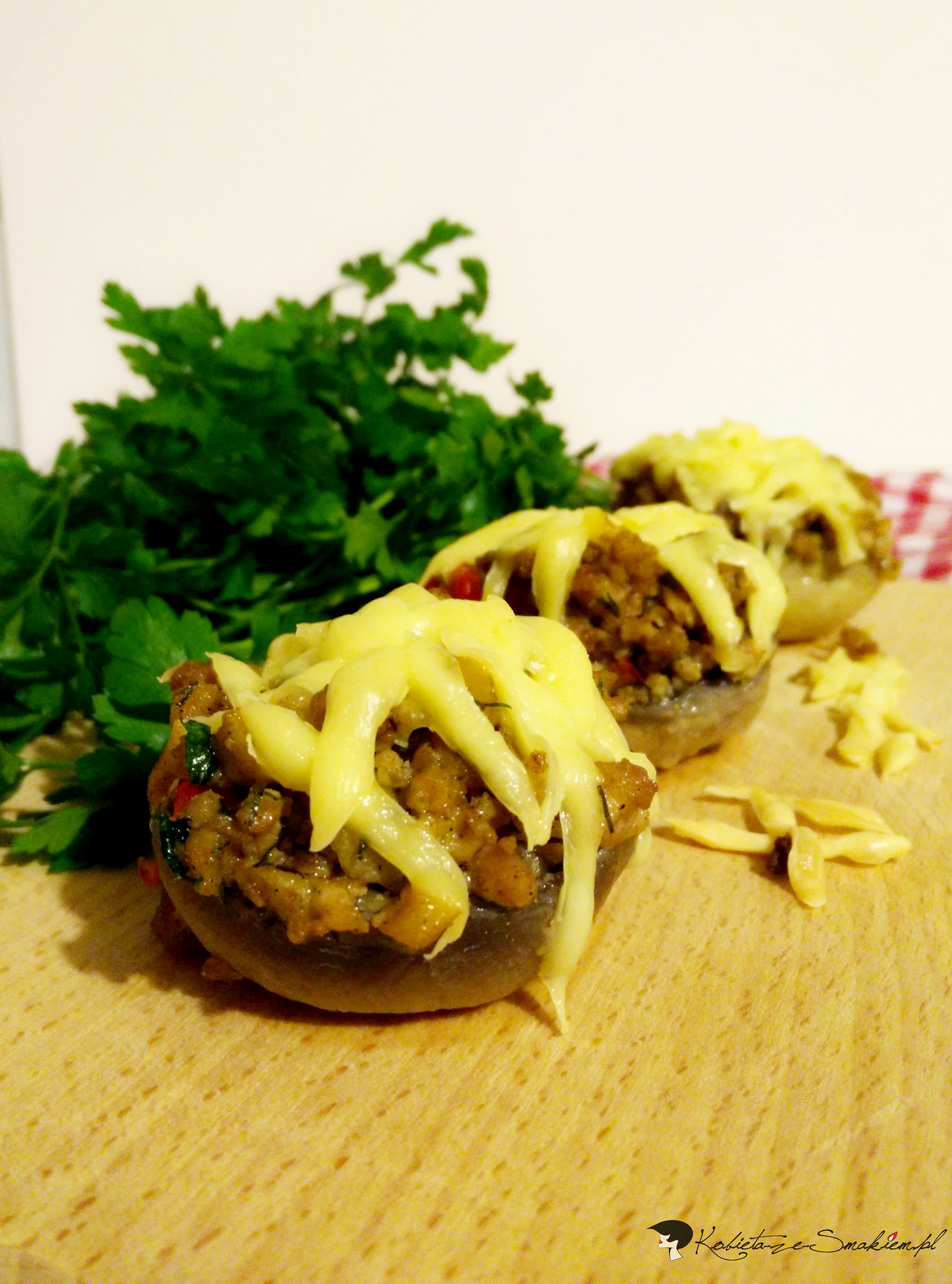 Pieczarki faszerowane