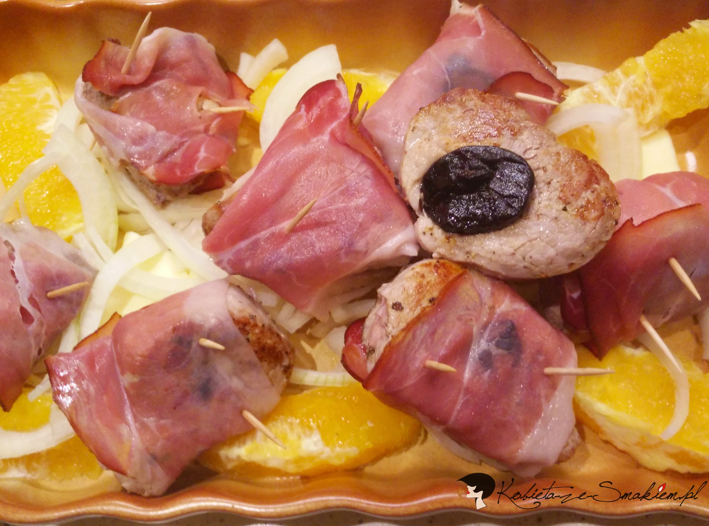 Polędwiczka ze śliwką w szynce parmeńskiej