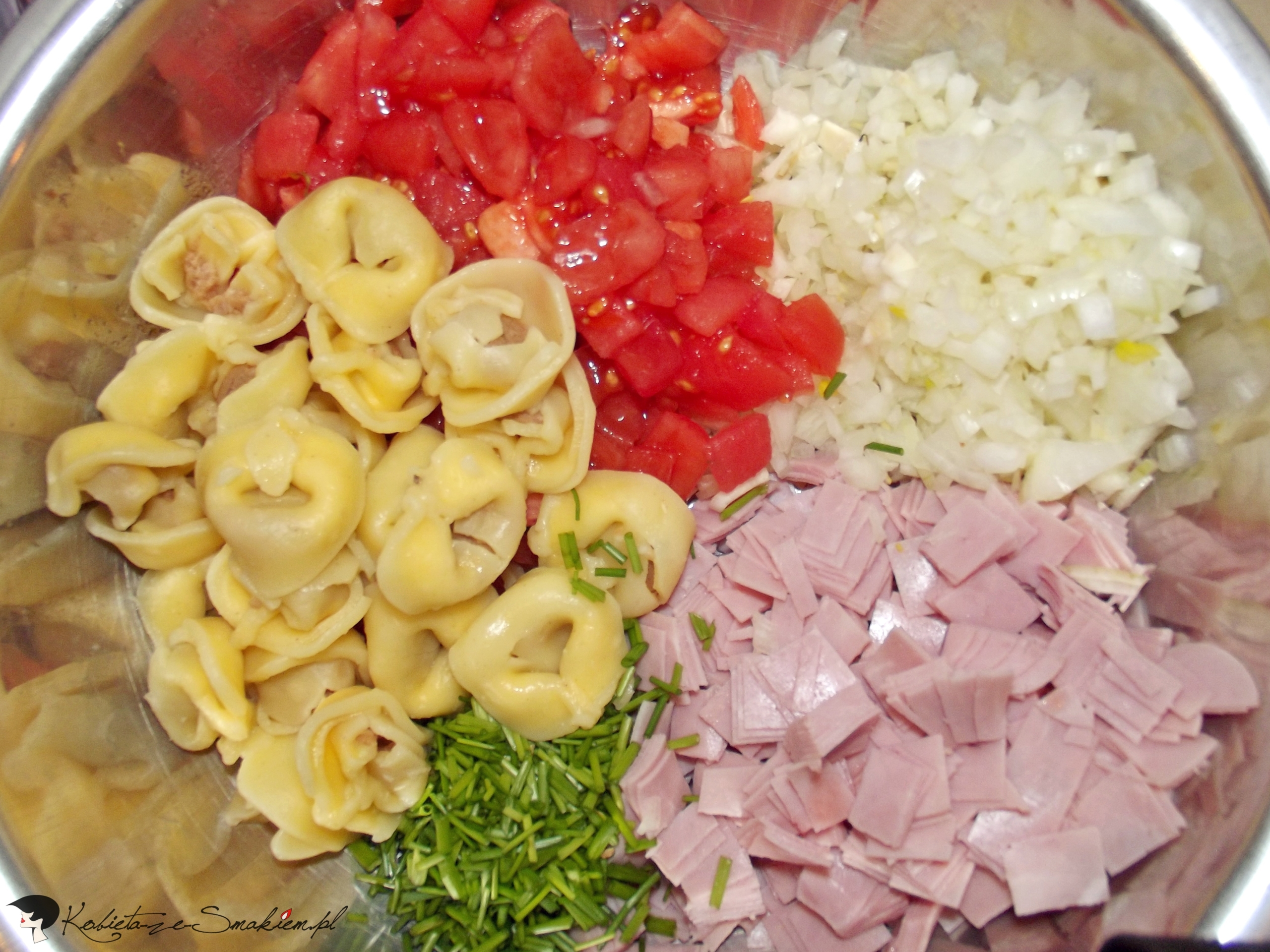 Sałatka z tortellini — zdjęcie 2