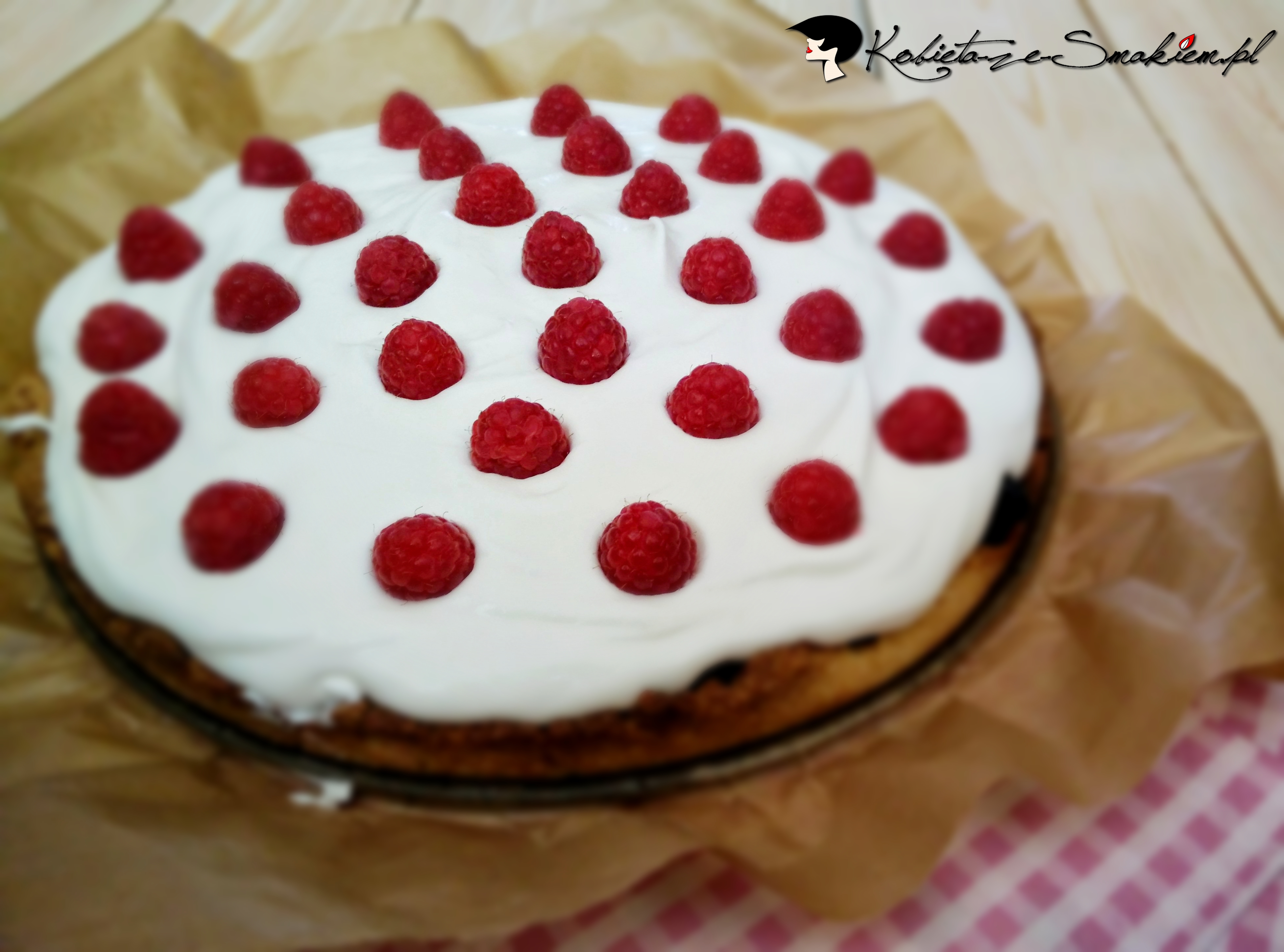 Tarta z kremem mascarpone i owocami