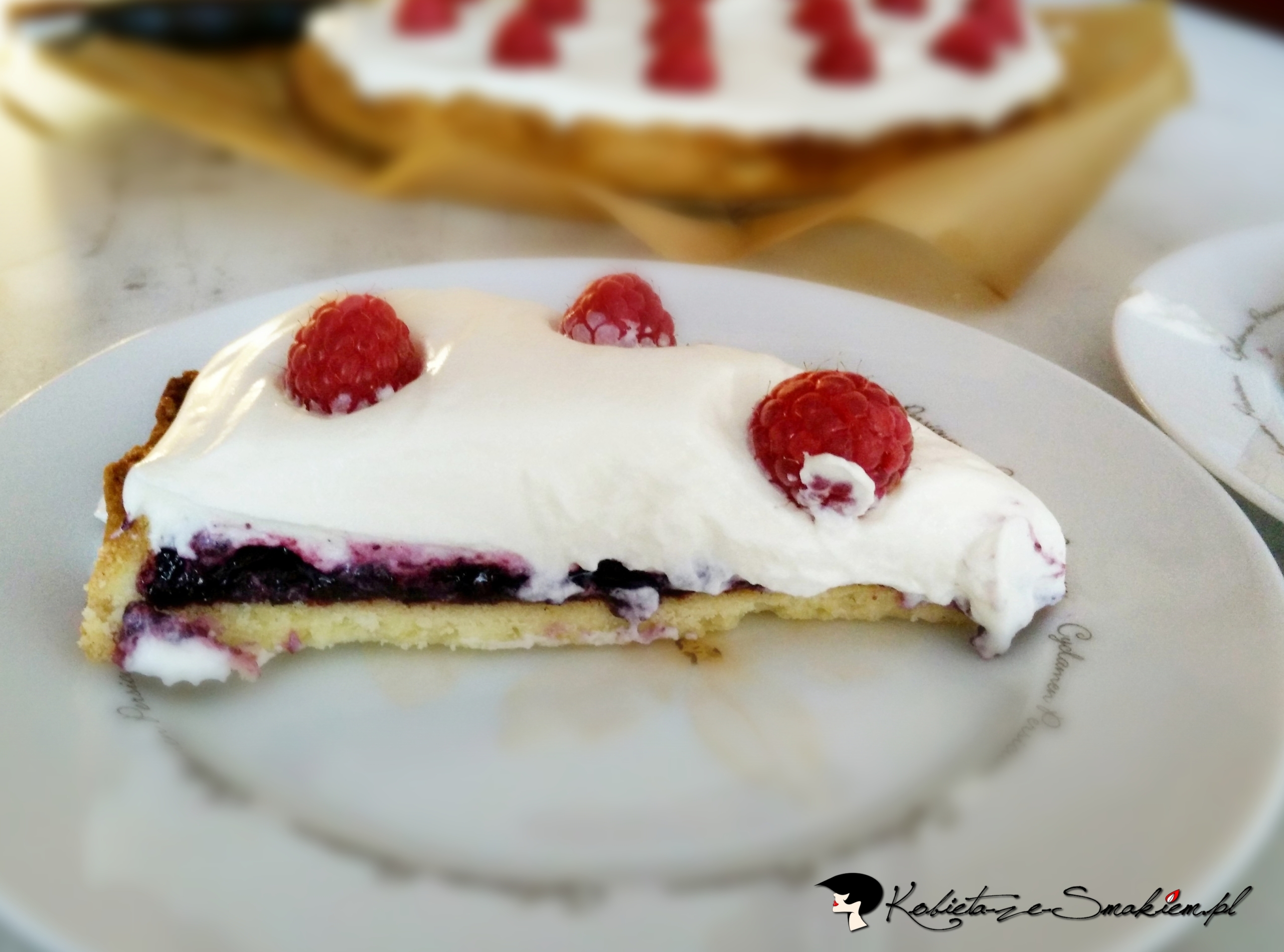 Tarta z kremem mascarpone i owocami — zdjęcie 2